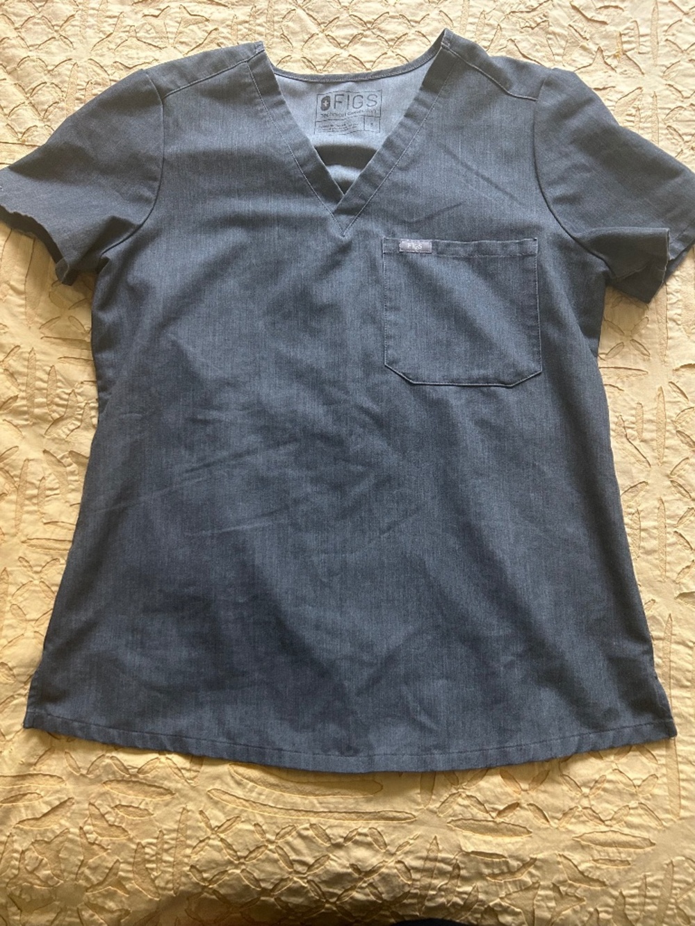 FIGS scrub set in graphite, size small Catarina top and Zamora joggers